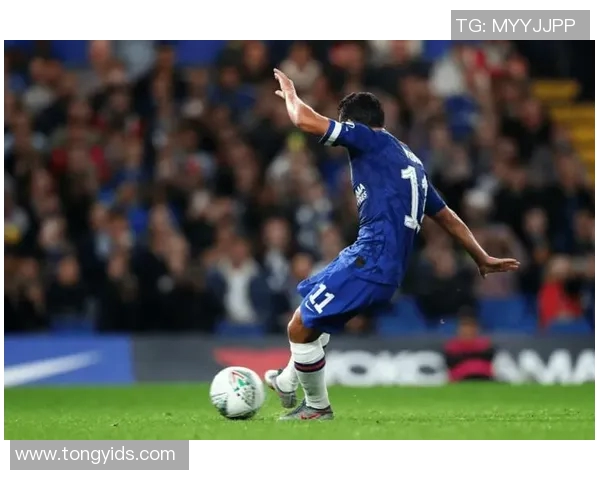 切尔西迎战格里姆斯比期待精彩对决球迷热情高涨助威球队奋战 切尔西迎战格里姆斯比期待精彩对决球迷热情高涨助威球队奋战